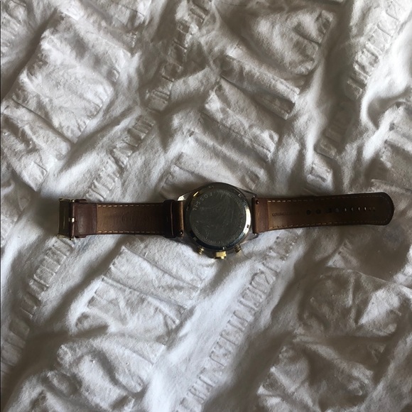Women’s Fossil Watch w/ Genuine Leather Band - Picture 2 of 3